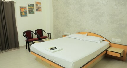 Hotel Shree ji Levelup Plus Room Type - Super Deluxe Room