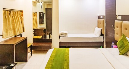 Hotel BKC Palace Inn Room Type - Deluxe Triple Room