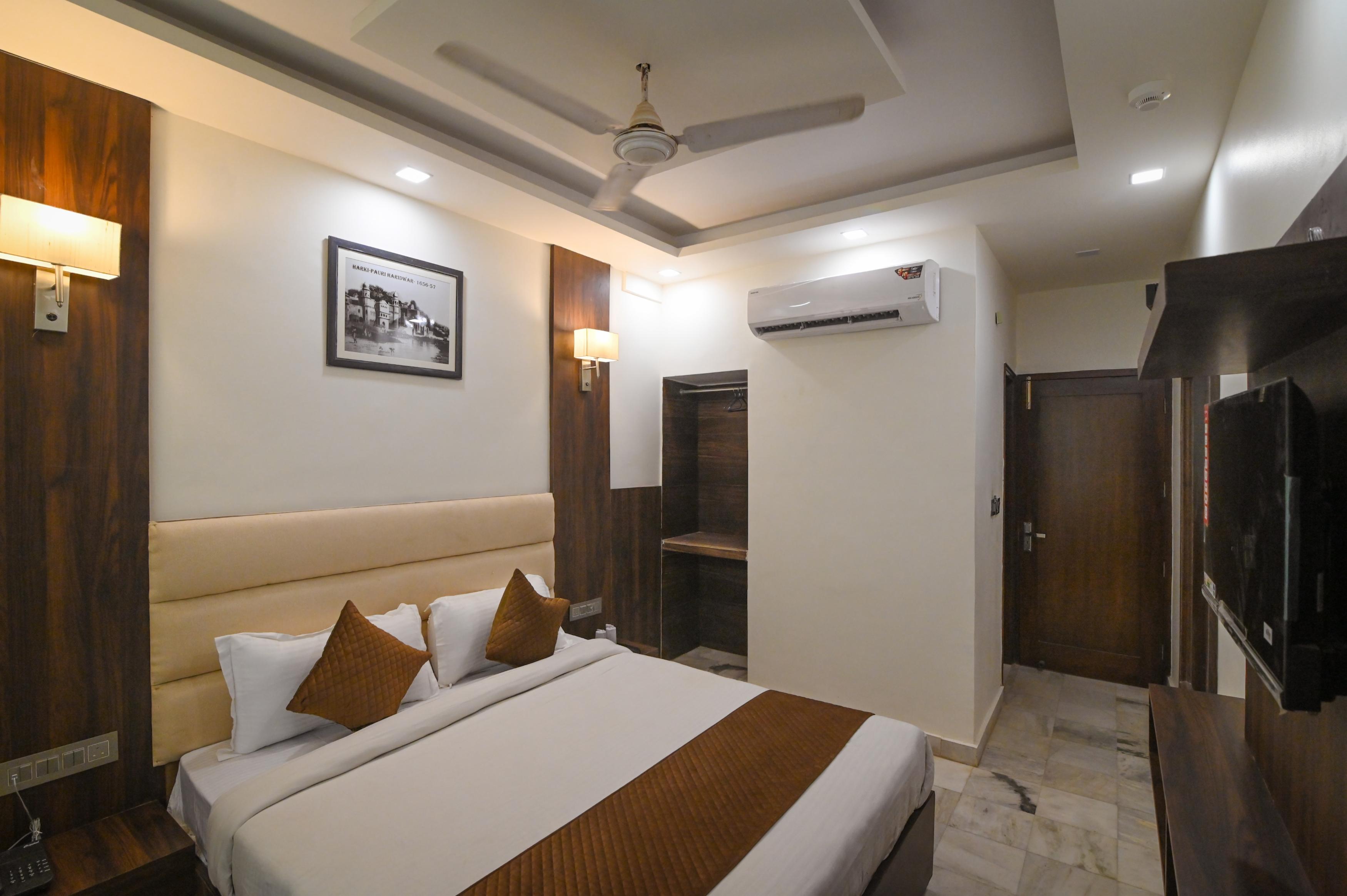 Hotel Shankar Niwas - Tap to explore photos