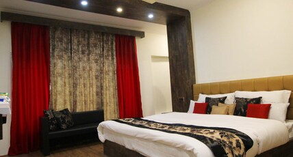 Hotel Green Leaf Room Type - Deluxe Room