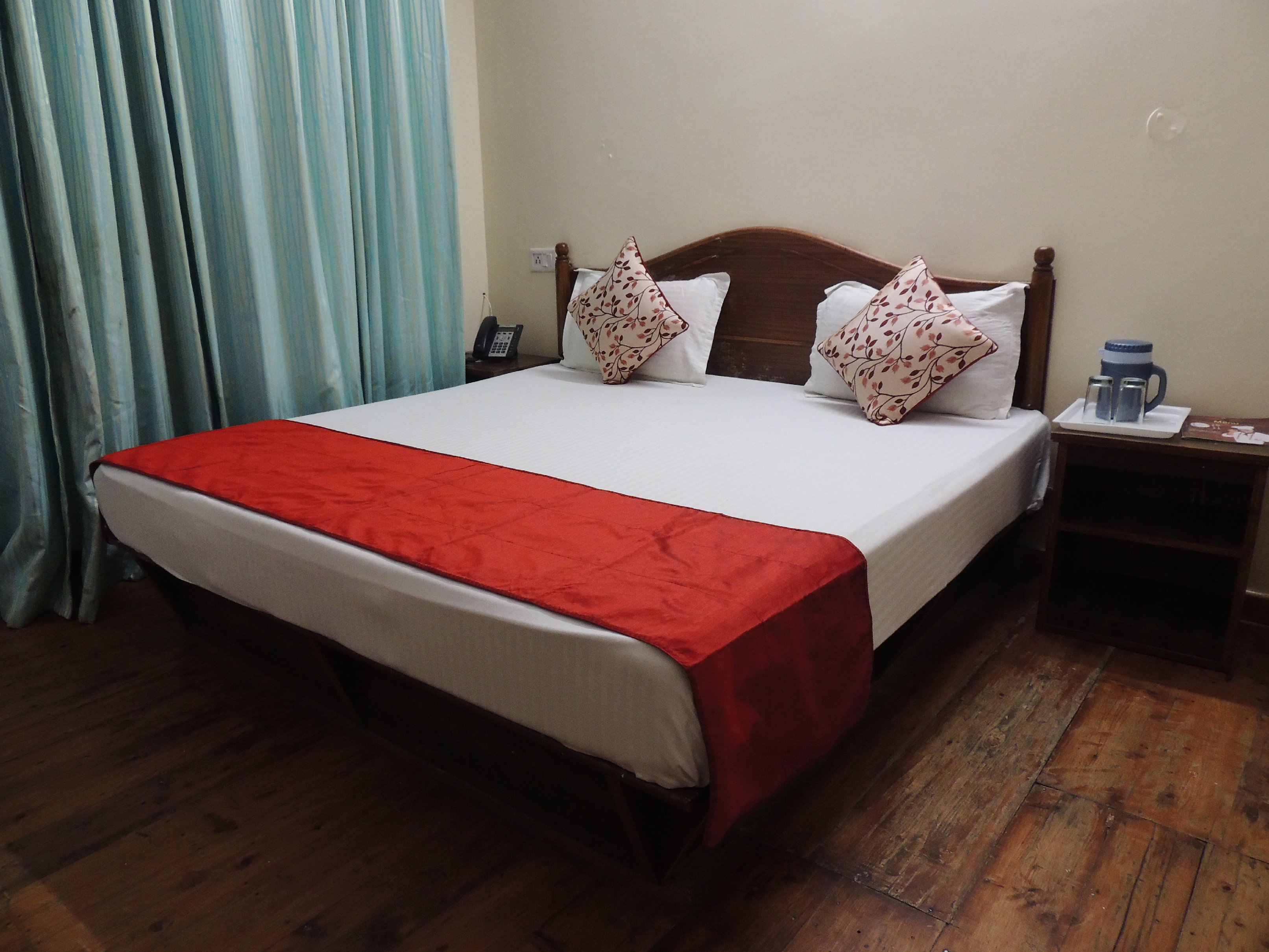 LE TALBOT HOTEL Room Type - STANDARD ROOM ( BACKSIDE ROOM WITHOUT VIEW )