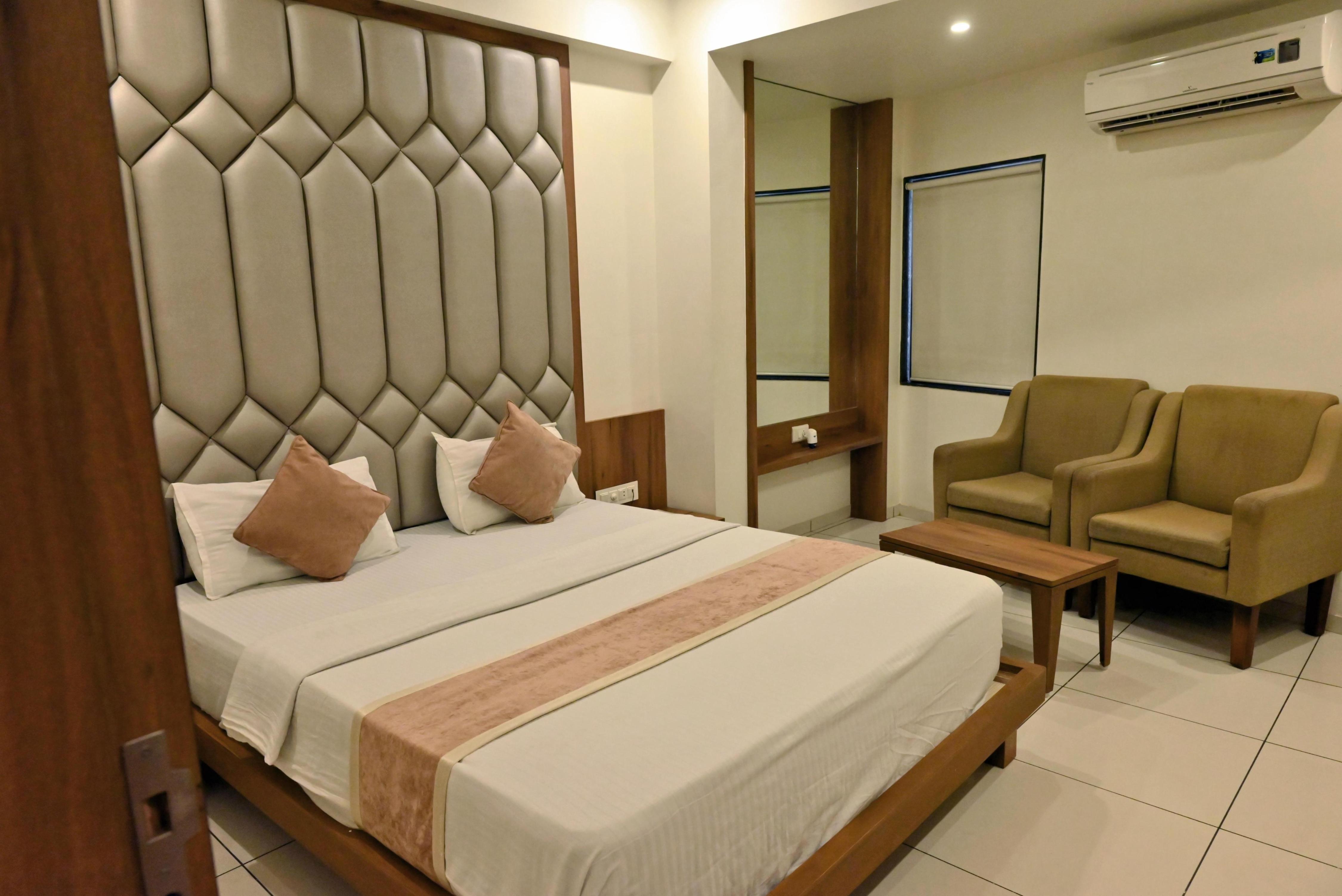 PRESIDENT THE HOTEL Room Type - Semi Executive Deluxe Room