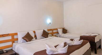 Saga Resort Room Type - Super Deluxe Family Room (Property View) (5) Saga Resort Room Type - Super Deluxe Family Room (Property View) (5)