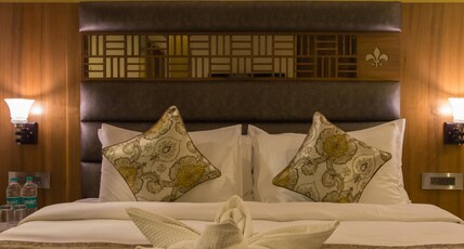 Renest Dunsvirk Court, Mussoorie Room Type - Hornbill Suite Valley View with Balcony