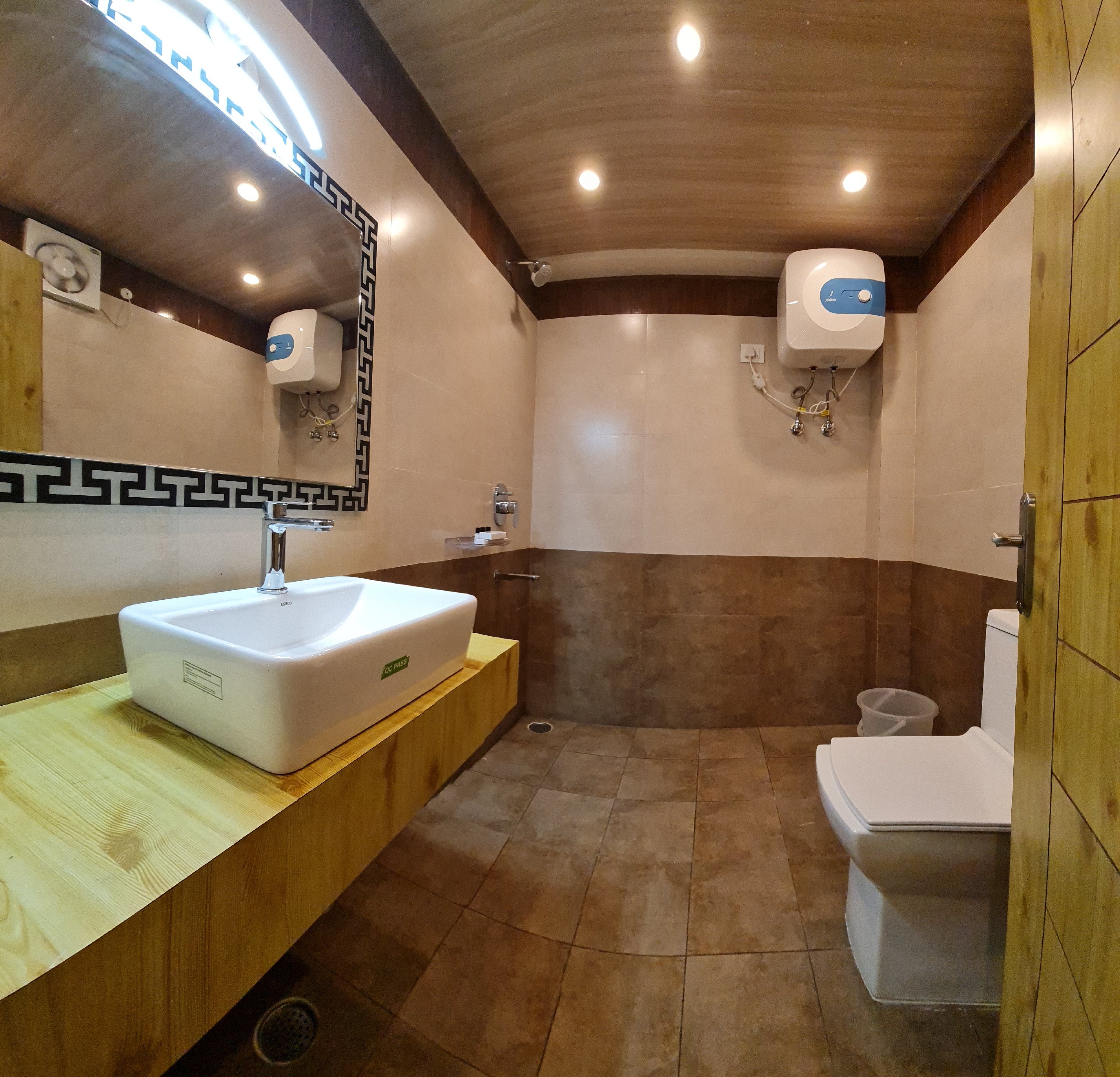 Hotel Samdupling Himalayan Brothers - Tap to explore photos