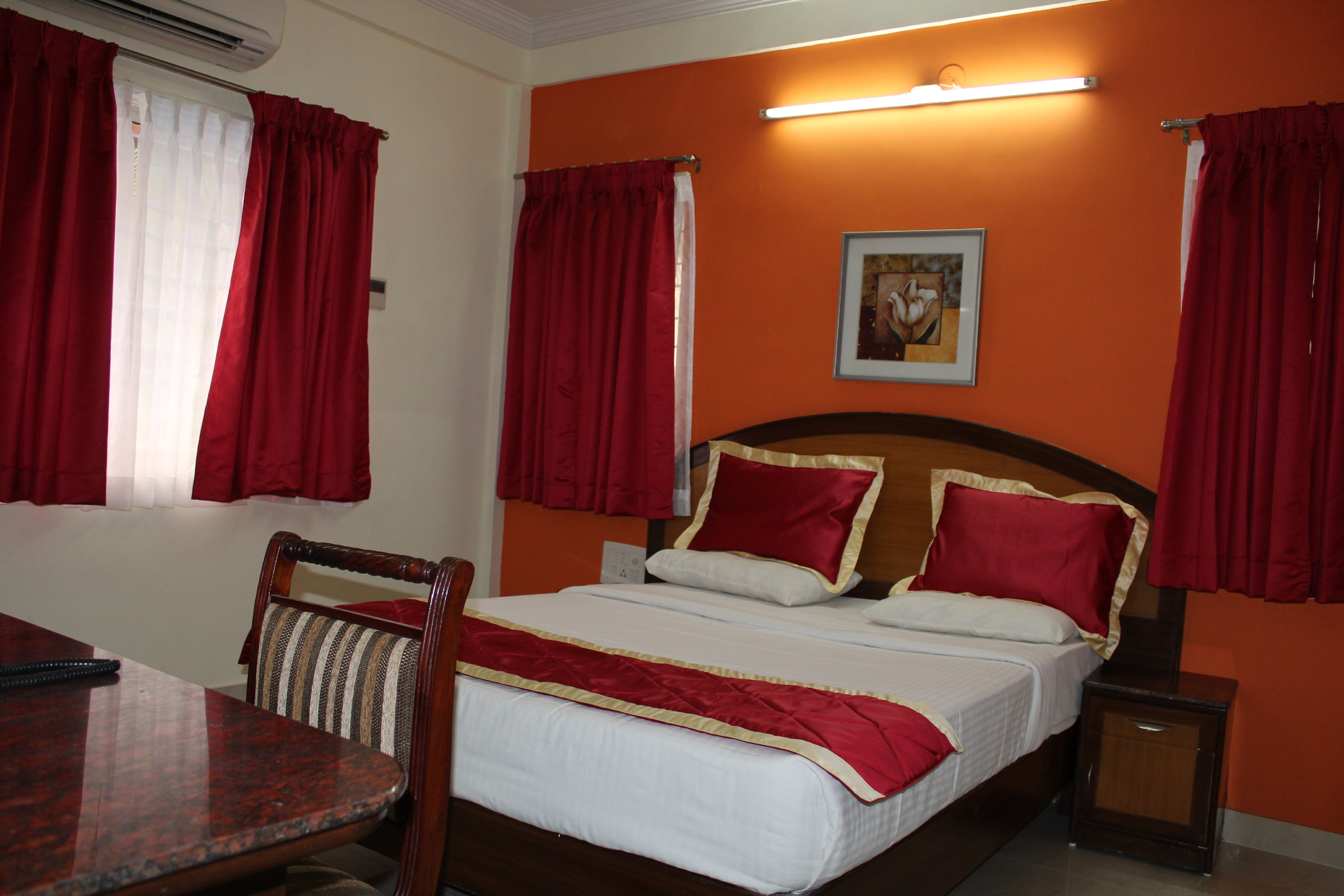 Maple Suites Apartment | Rooms & Restaurant - Tap to explore photos