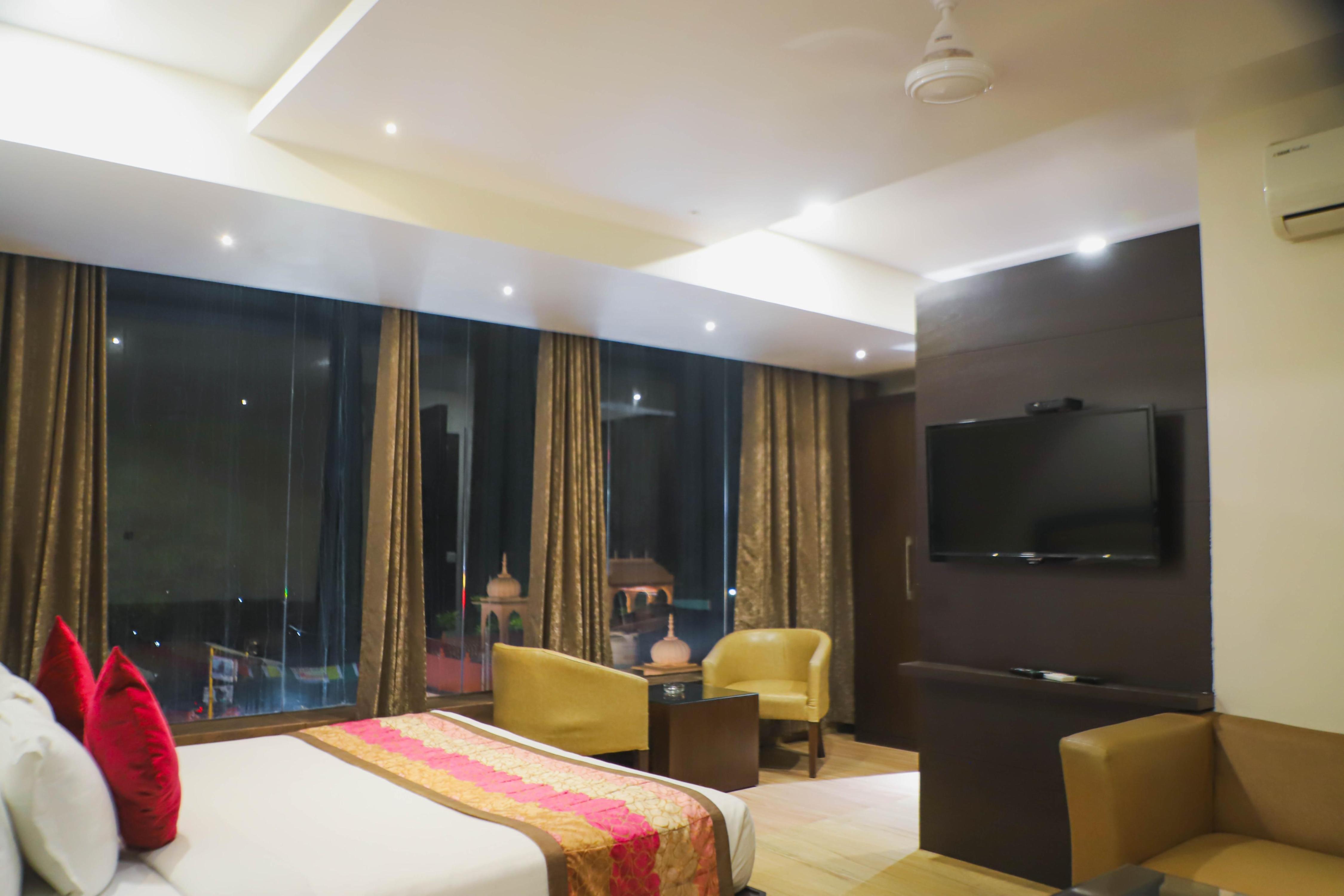 HOTEL CENTRAL PALACE @ Rajpur Road - Tap to explore photos