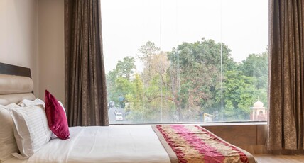 HOTEL CENTRAL PALACE @ Rajpur Road Room Type - Luxury Room with City View