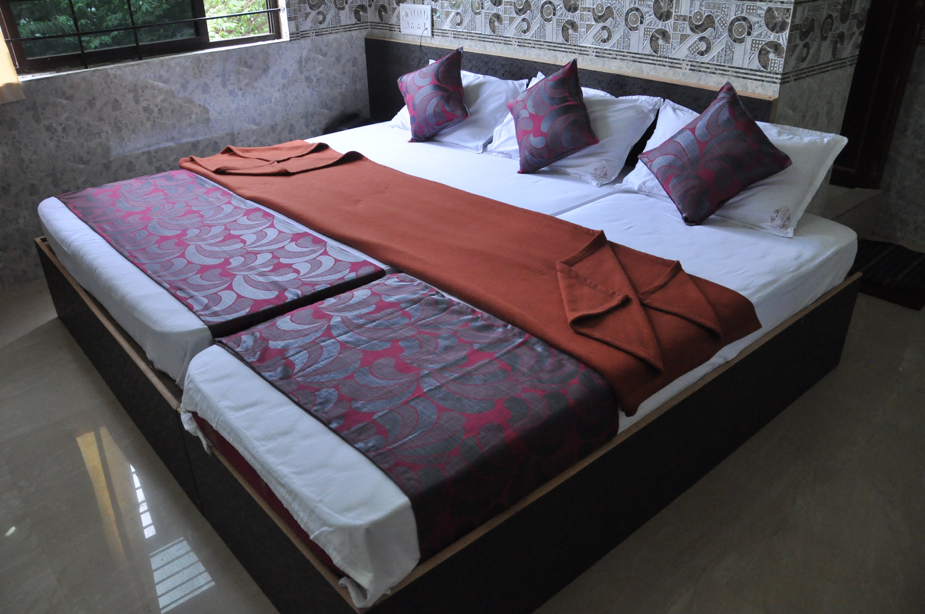 ADDHURI COMFORTS INN Room Type - 3 BED NON AC DELUXE ROOM