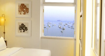 Hotel Harbour View Room Type - Deluxe Sea Facing Room