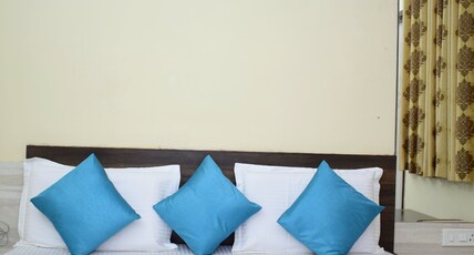 Maruti Group of Hotels - Shivansh Inn Room Type - Deluxe Ac Room Maruti Group of Hotels - Shivansh Inn Room Type - Deluxe Ac Room
