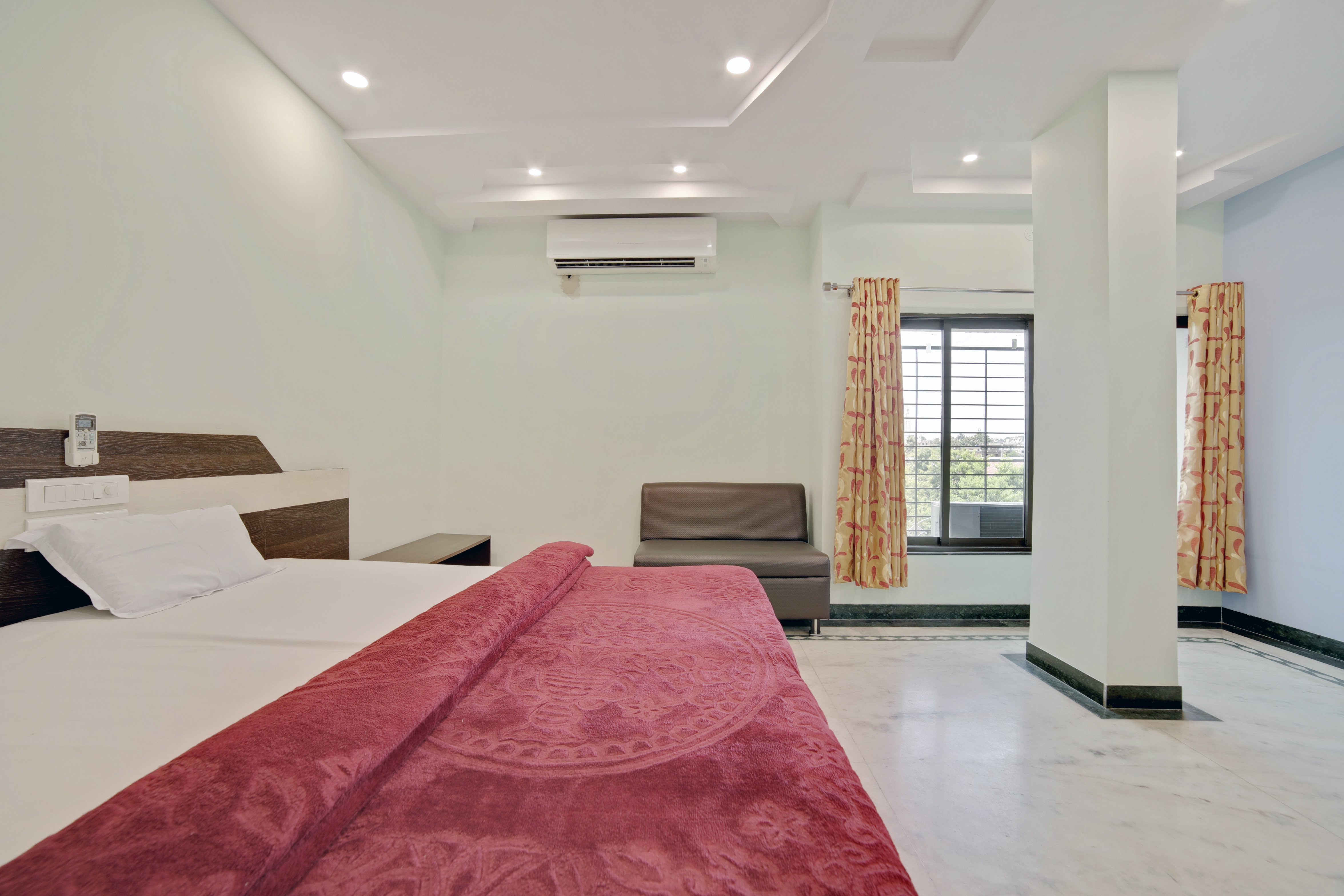 Hotel Gujrat - Tap to explore photos