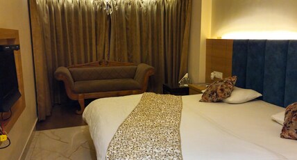 HOTEL AMAR PALACE Room Type - Deluxe Room