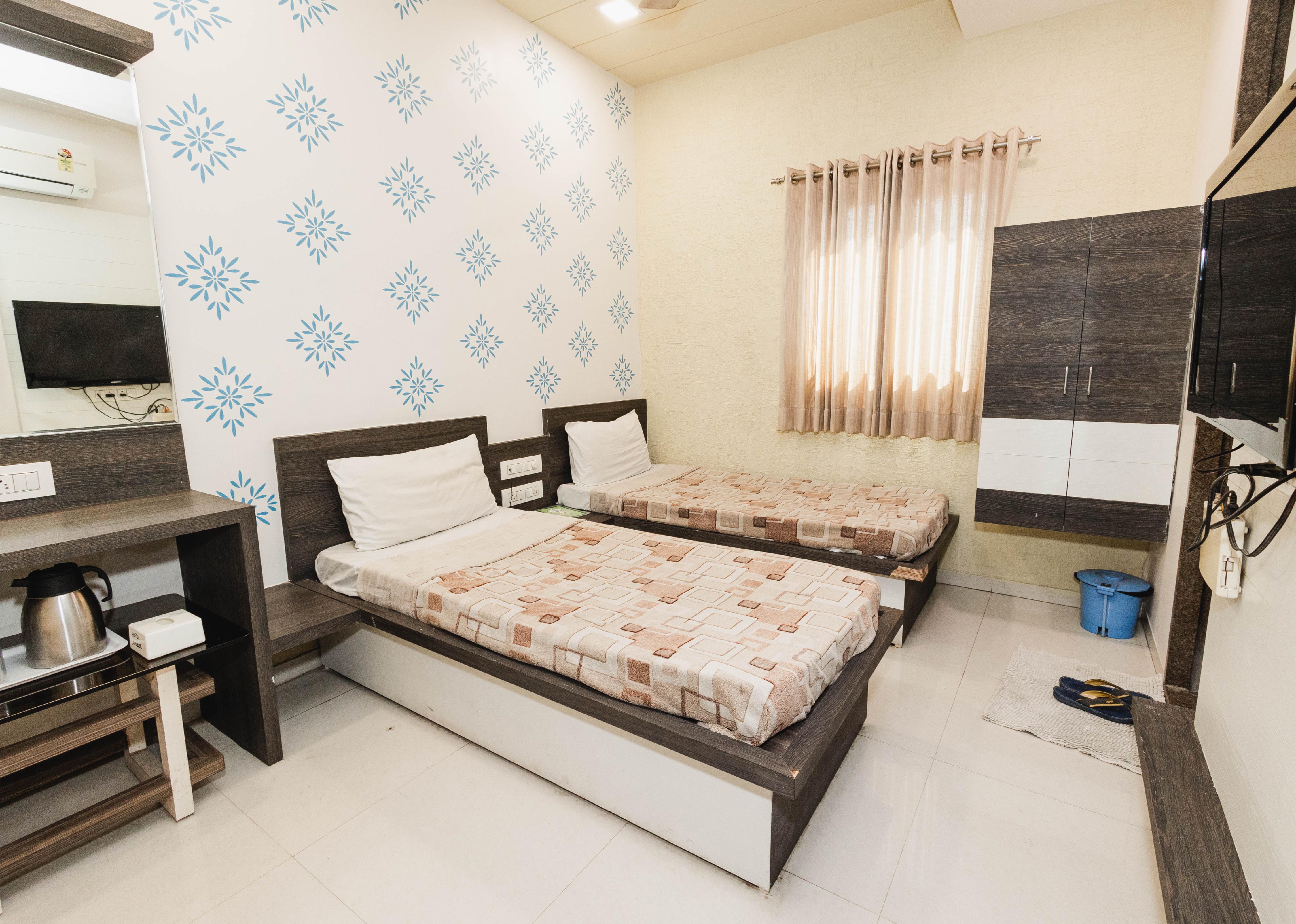 Hotel Amber Room Type - Standard Non AC Rooms