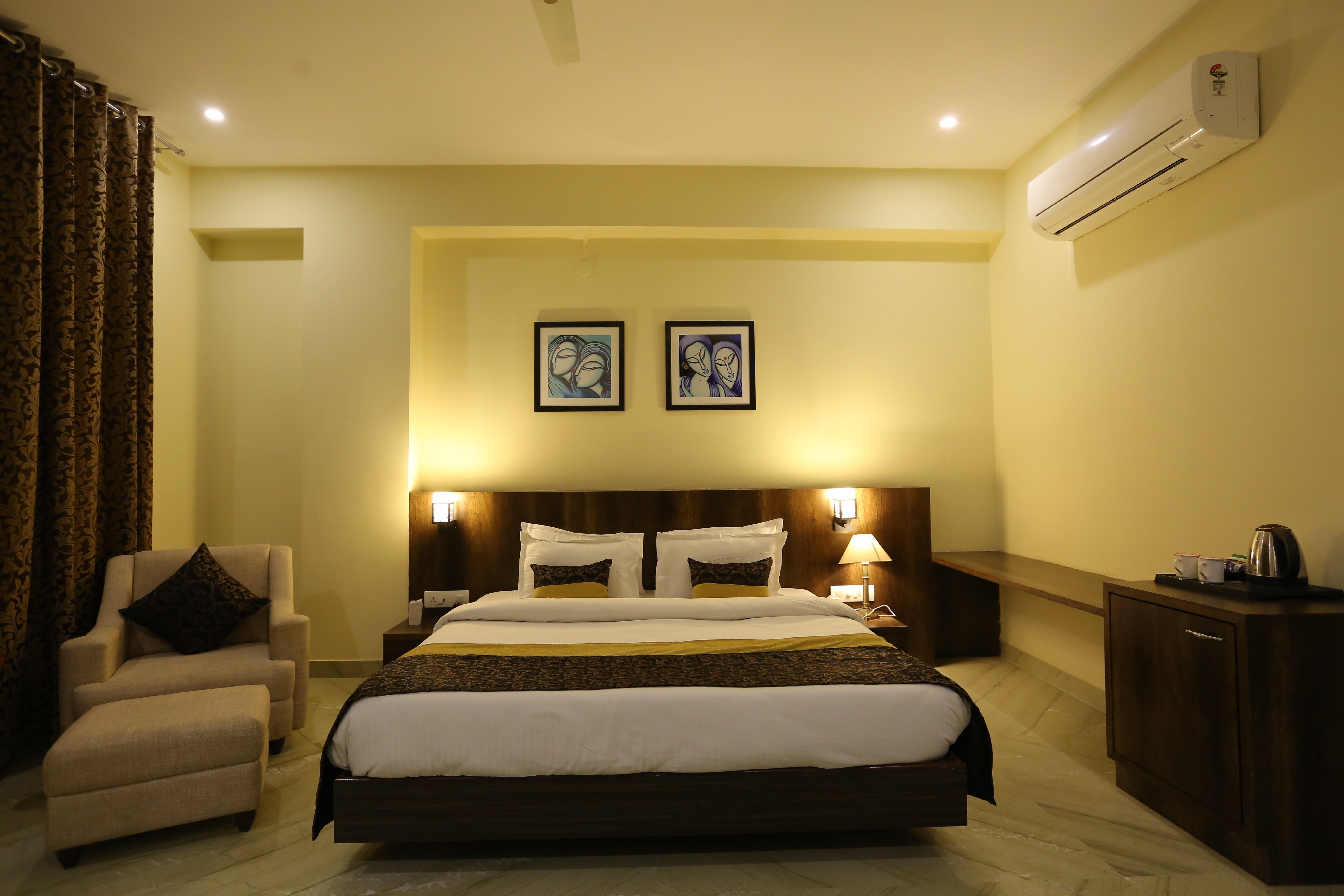 Regenta Central Mewargarh Room Type - Premier Room