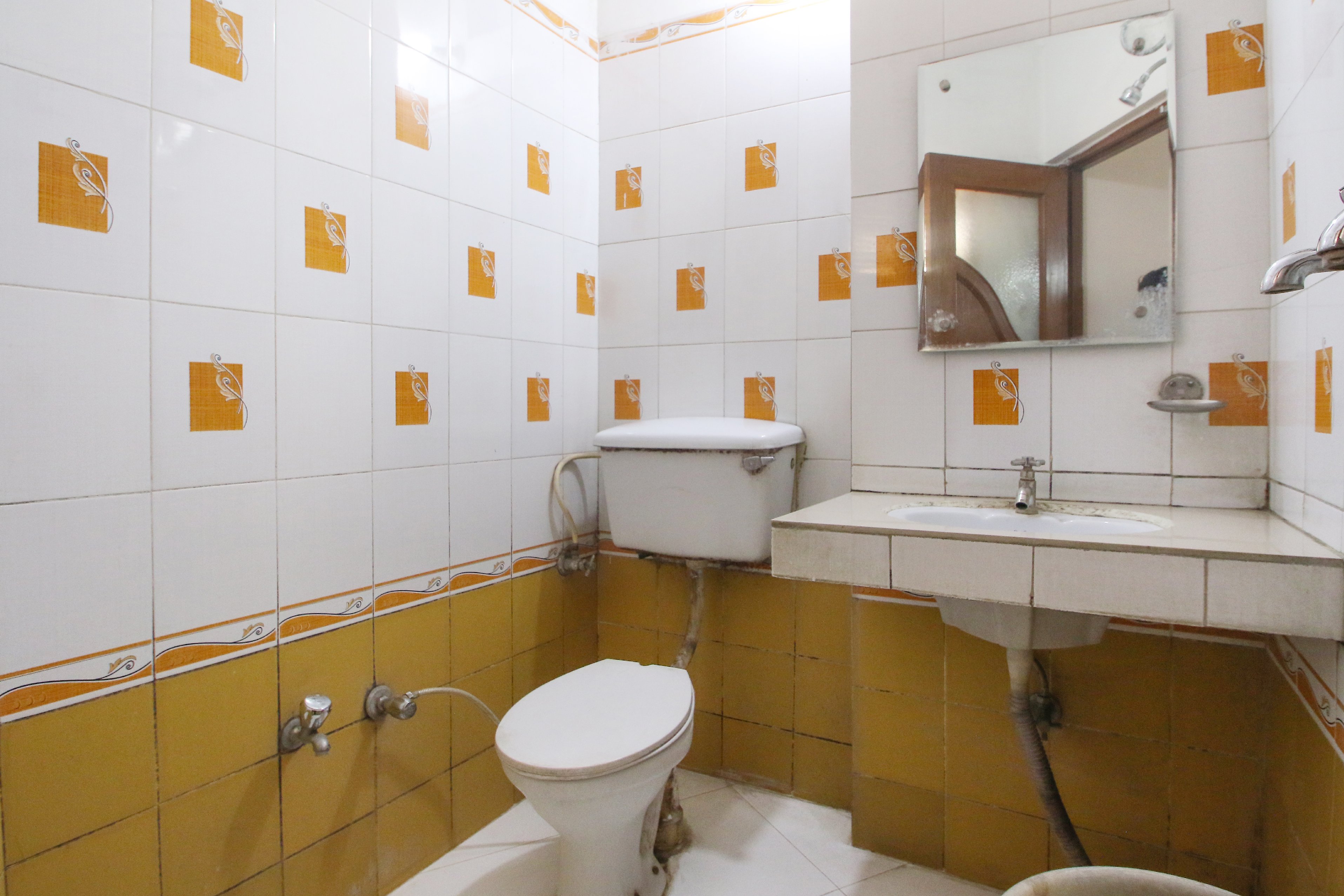 Harish Guest House - Tap to explore photos