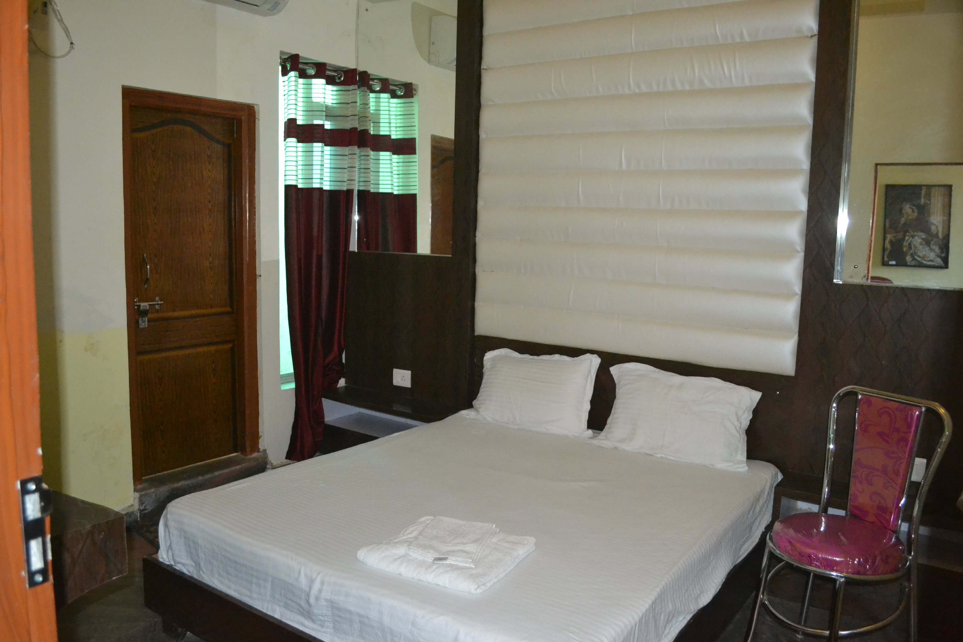 Hotel Srimann Mangalam - Tap to explore photos