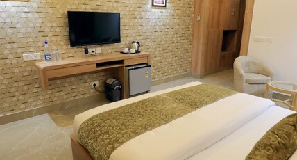 M.S.K Residency | Rooms & Meals Room Type - Super Deluxe