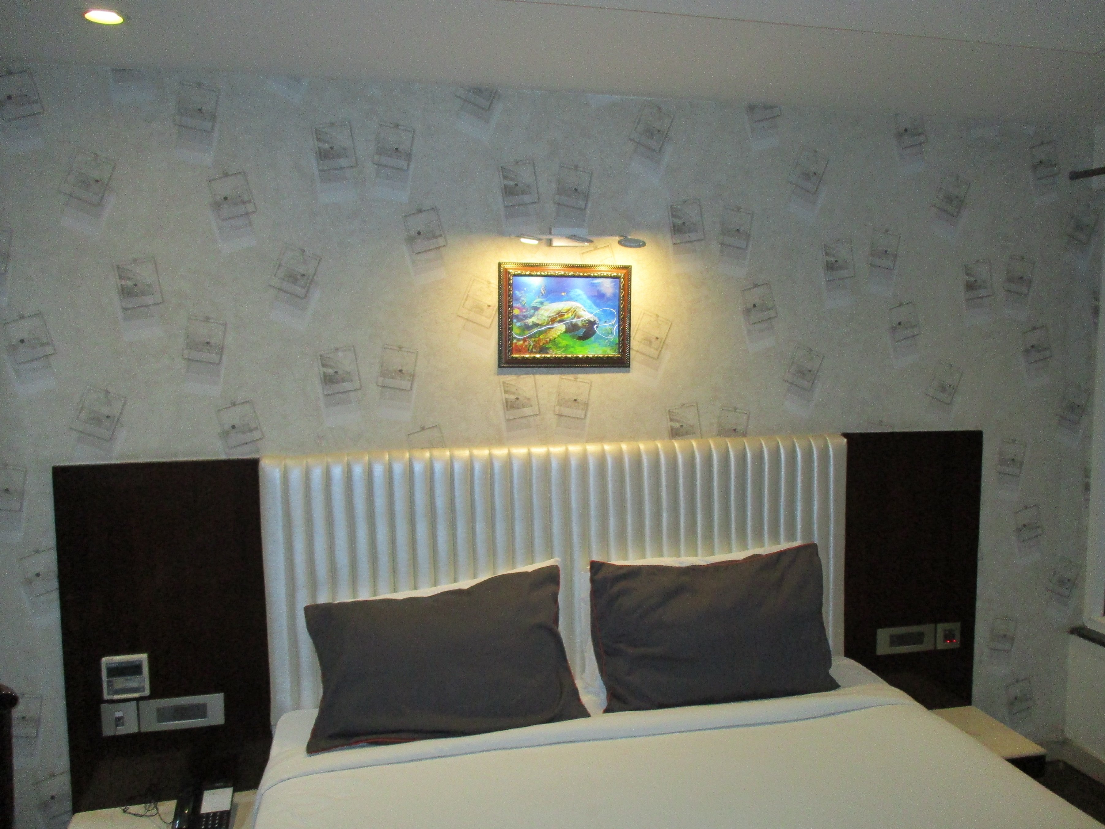 Broadway Inn - Tap to explore photos