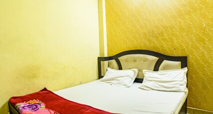 Hotel Shanti Grand Ghaziabad Room Type - Standard Room with AC