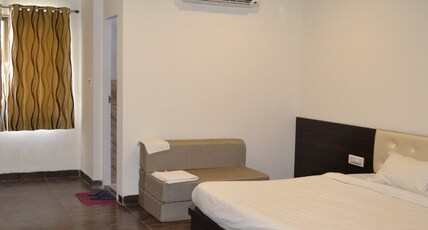 The Friends Hotel Room Type - SUPER DELUXE AC ROOM (Non Smoking)