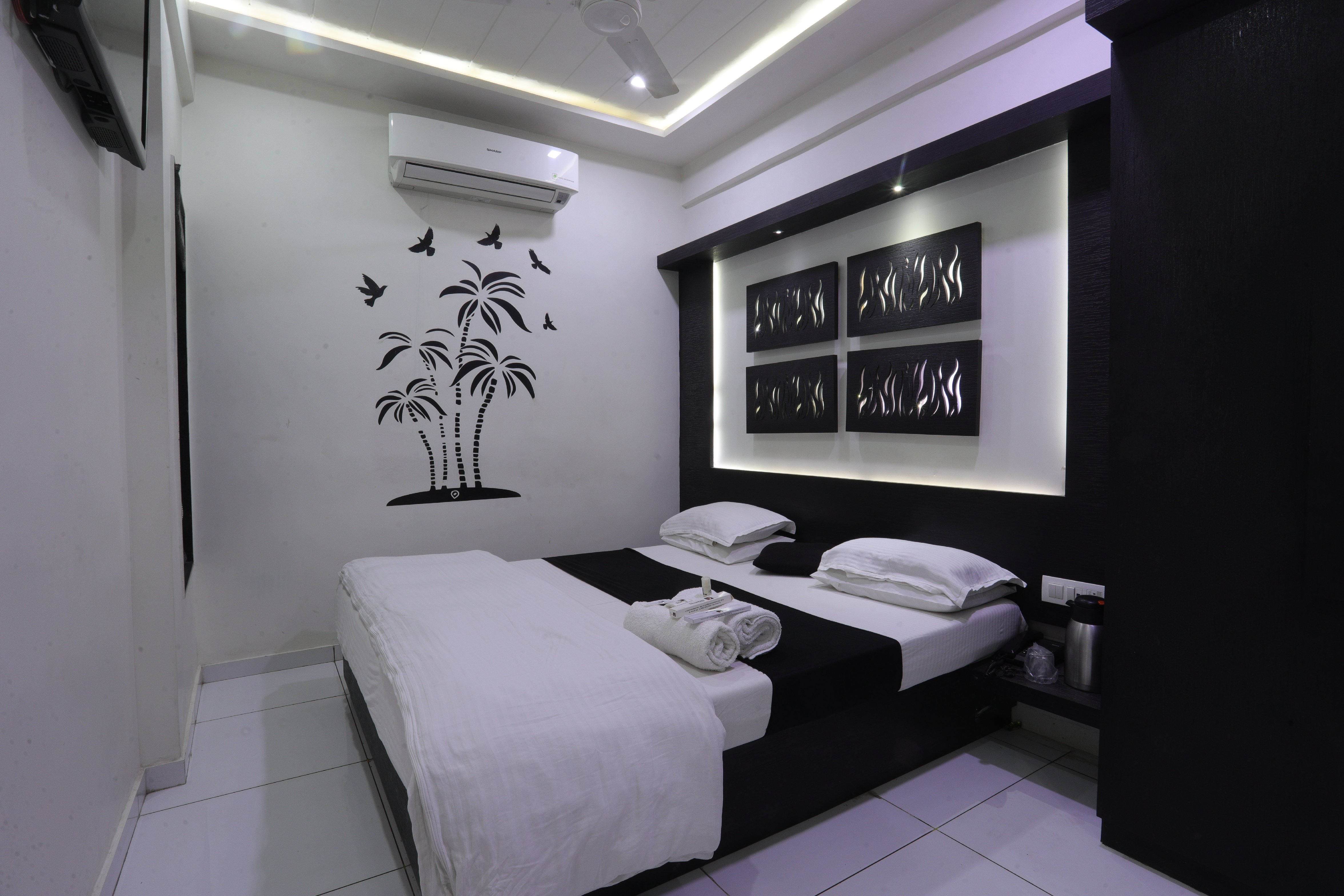 Hotel Paramount Inn Room Type - Gold Room AC