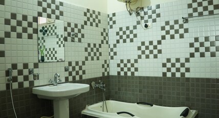 Besillio Grand Hotel & Restaurant Room Type - Maharaja Suite