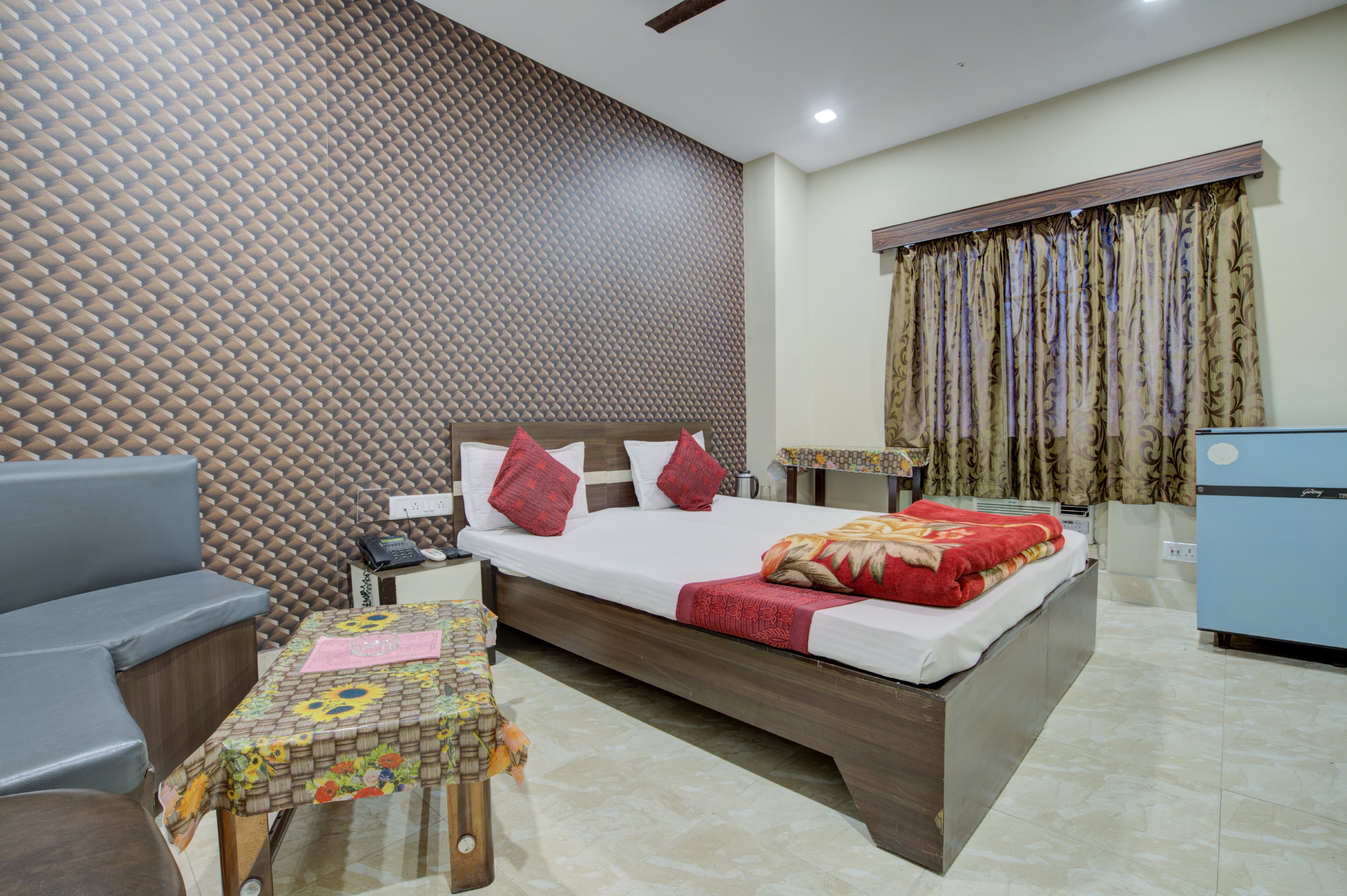 Hotel Castle - Tap to explore photos