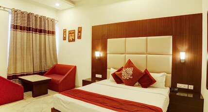 The Onix @ 5 Min drive to ISBT Room Type - Premium Room with City View