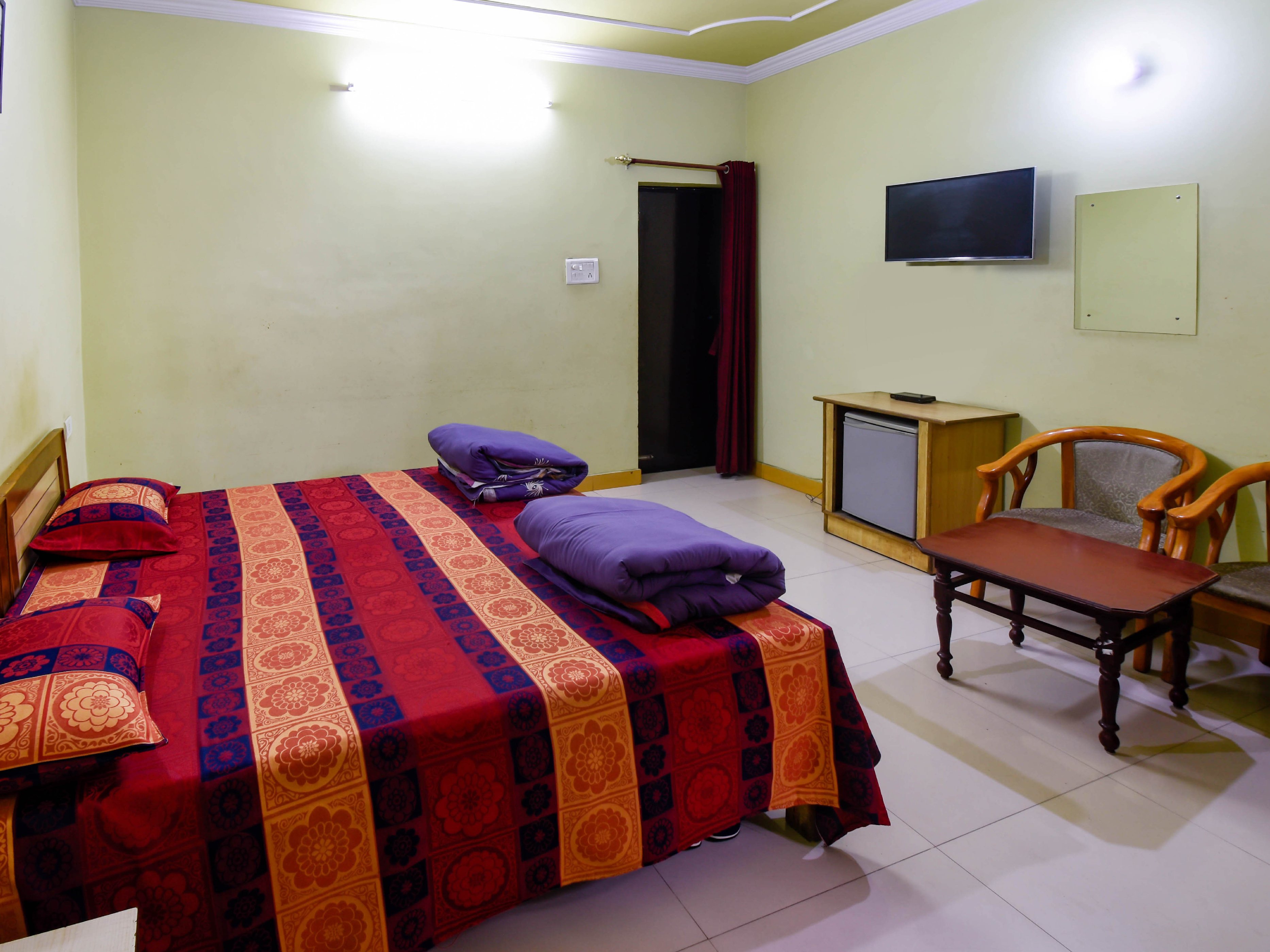 Hotel Kanishka - Tap to explore photos