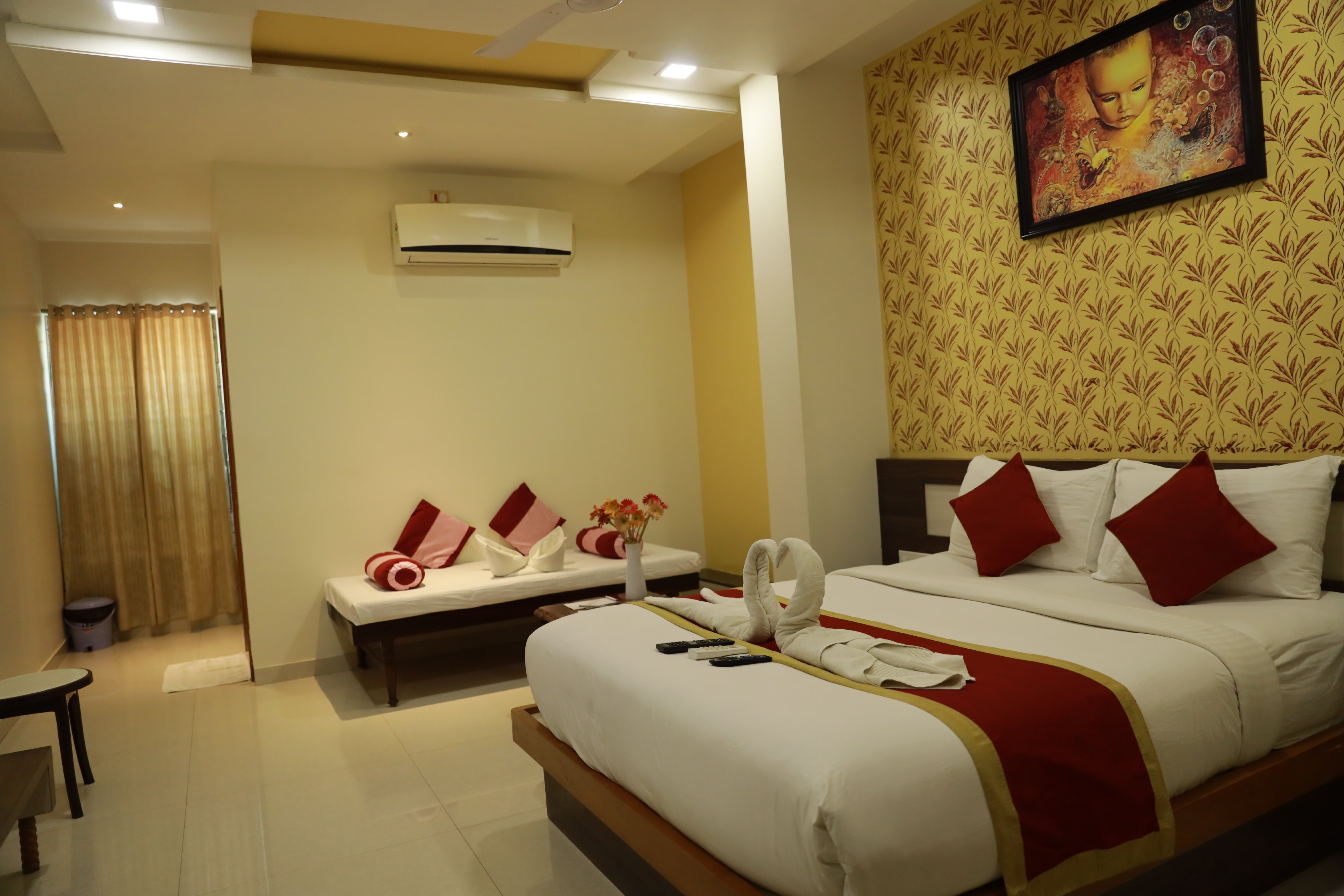 Hotel Shubhashree Comfort - Tap to explore photos