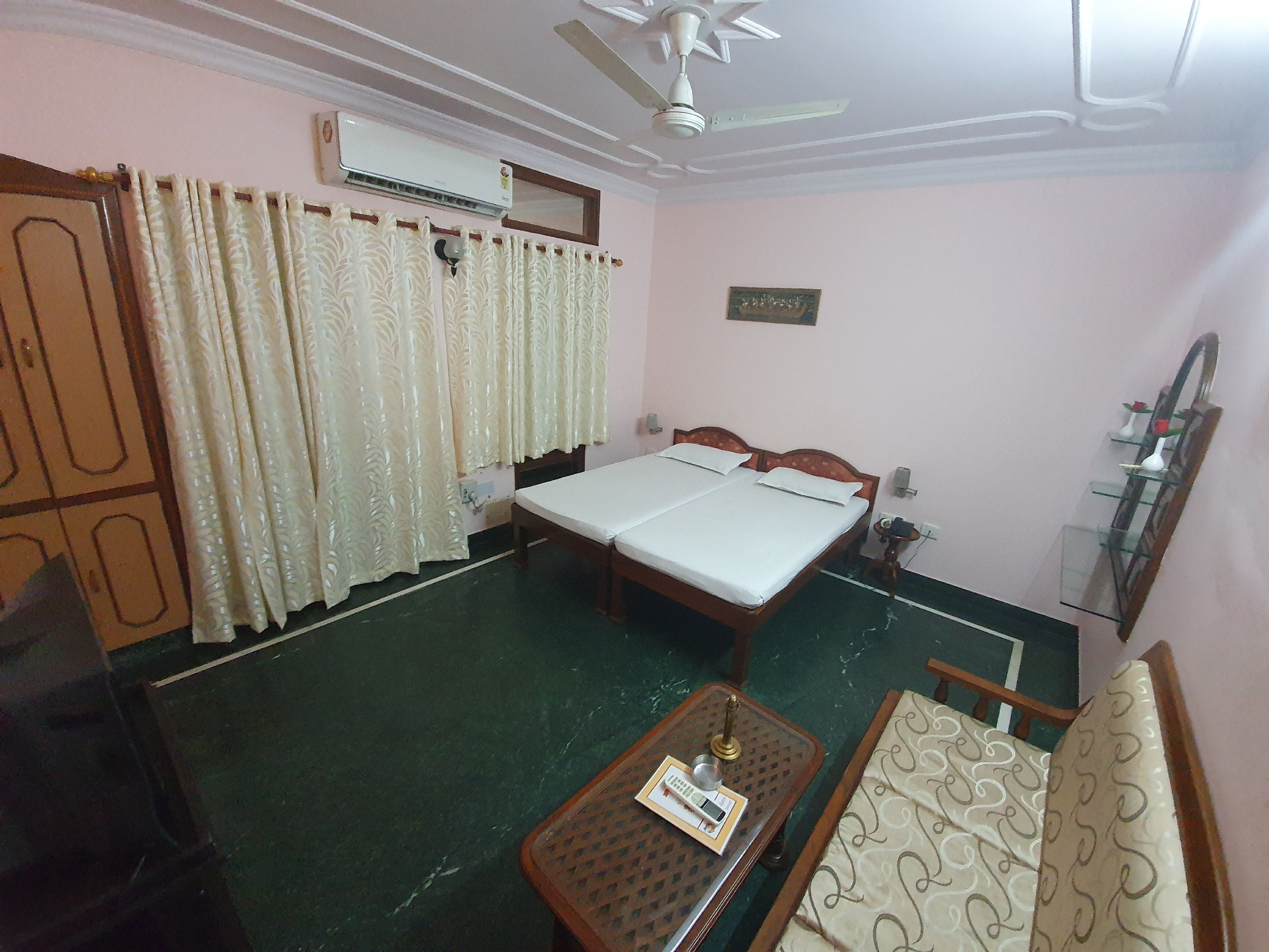 Hotel Rathore Lodge & Restaurant - Tap to explore photos