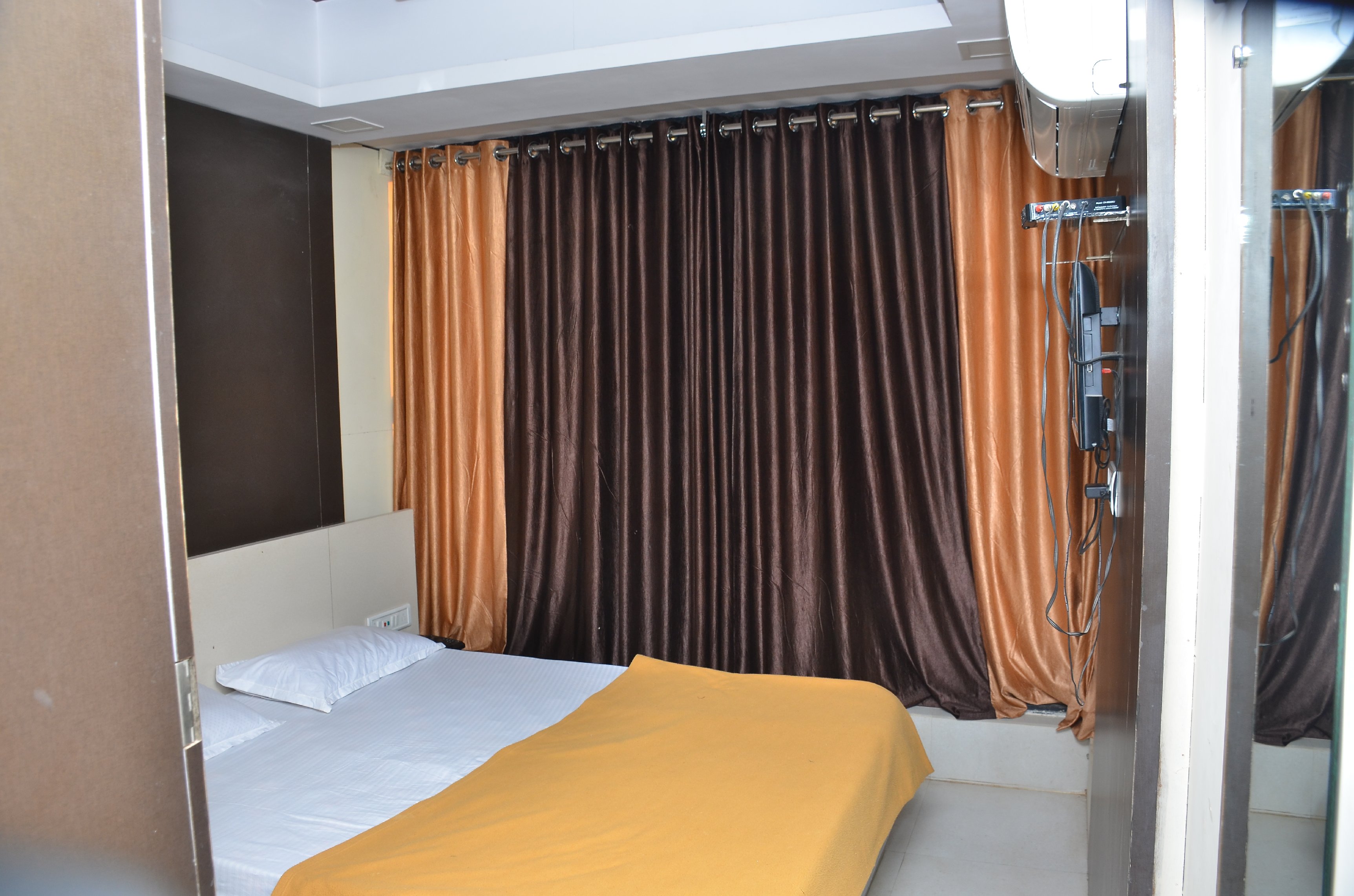 Hotel Raghav Room Type - AC Double Bed