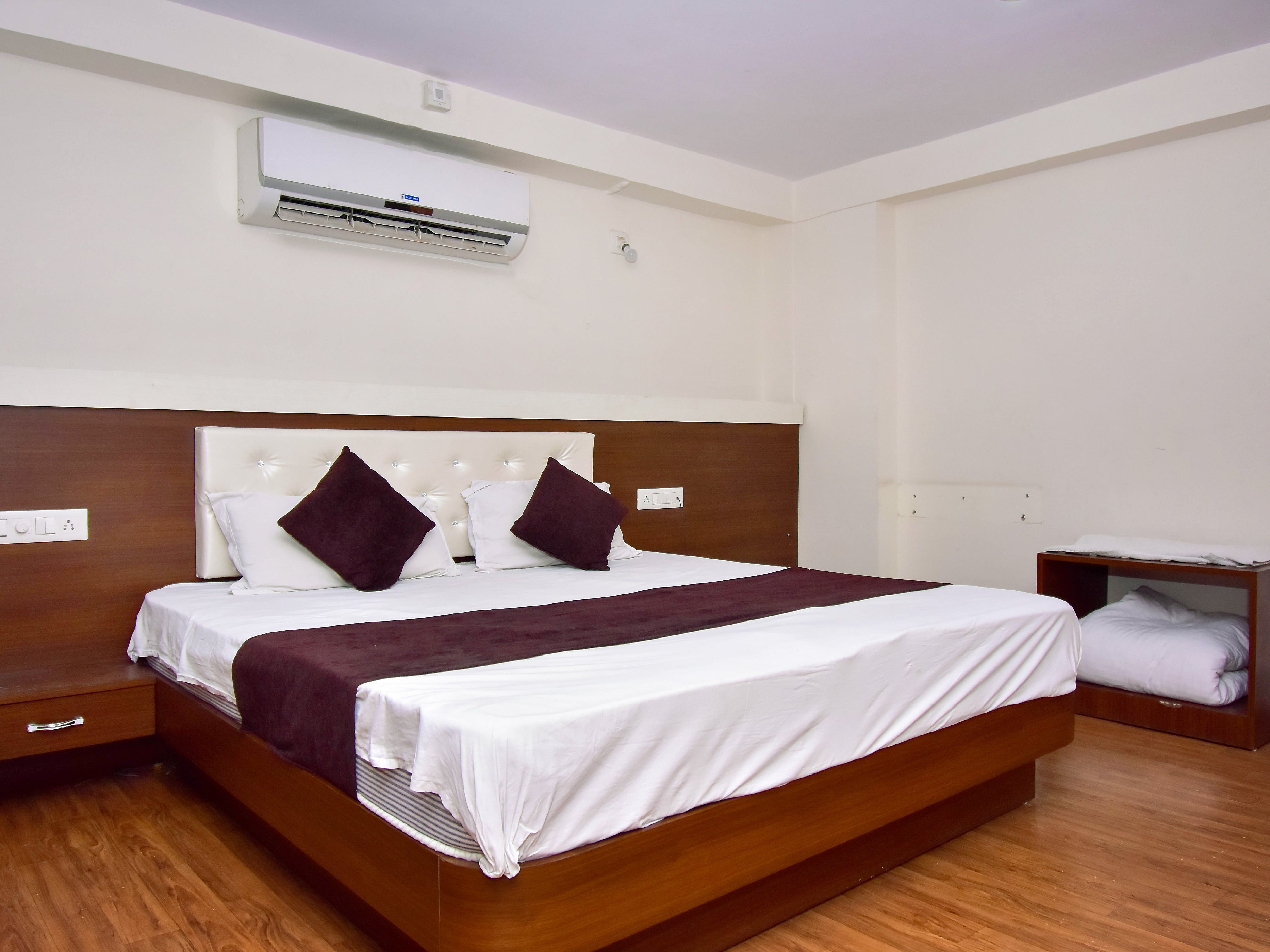 Hotel Vaidehi Room Type - Deluxe Suite