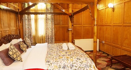 Fair Heaven Eco Luxury Houseboats Room Type - Luxury Room