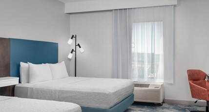 Hampton Inn & Suites by Hilton Clinton - I-26 Room Type - 2 QNS ACCESSIBLE W TUB NS