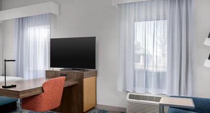 Hampton Inn & Suites by Hilton Clinton - I-26 Room Type - 1KN HEARING ACC STE NOSMOK