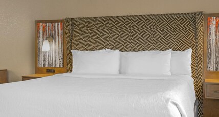 Best Western Plus McCall Lodge & Suites Room Type - Suite-1 King Bed, Non-Smoking, Larger Room, Jacuzzi, Fireplace, Microwave And Refrigerator, Wi-Fi, F Best Western Plus McCall Lodge & Suites Room Type - Suite-1 King Bed, Non-Smoking, Larger Room, Jacuzzi, Fireplace, Microwave And Refrigerator, Wi-Fi, F