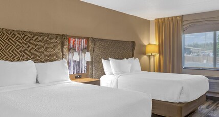 Best Western Plus McCall Lodge & Suites Room Type - Accessible - 2 Queen, Mobility Accessible, Communication Assistance, Roll In Shower, Microwave And R Best Western Plus McCall Lodge & Suites Room Type - Accessible - 2 Queen, Mobility Accessible, Communication Assistance, Roll In Shower, Microwave And R