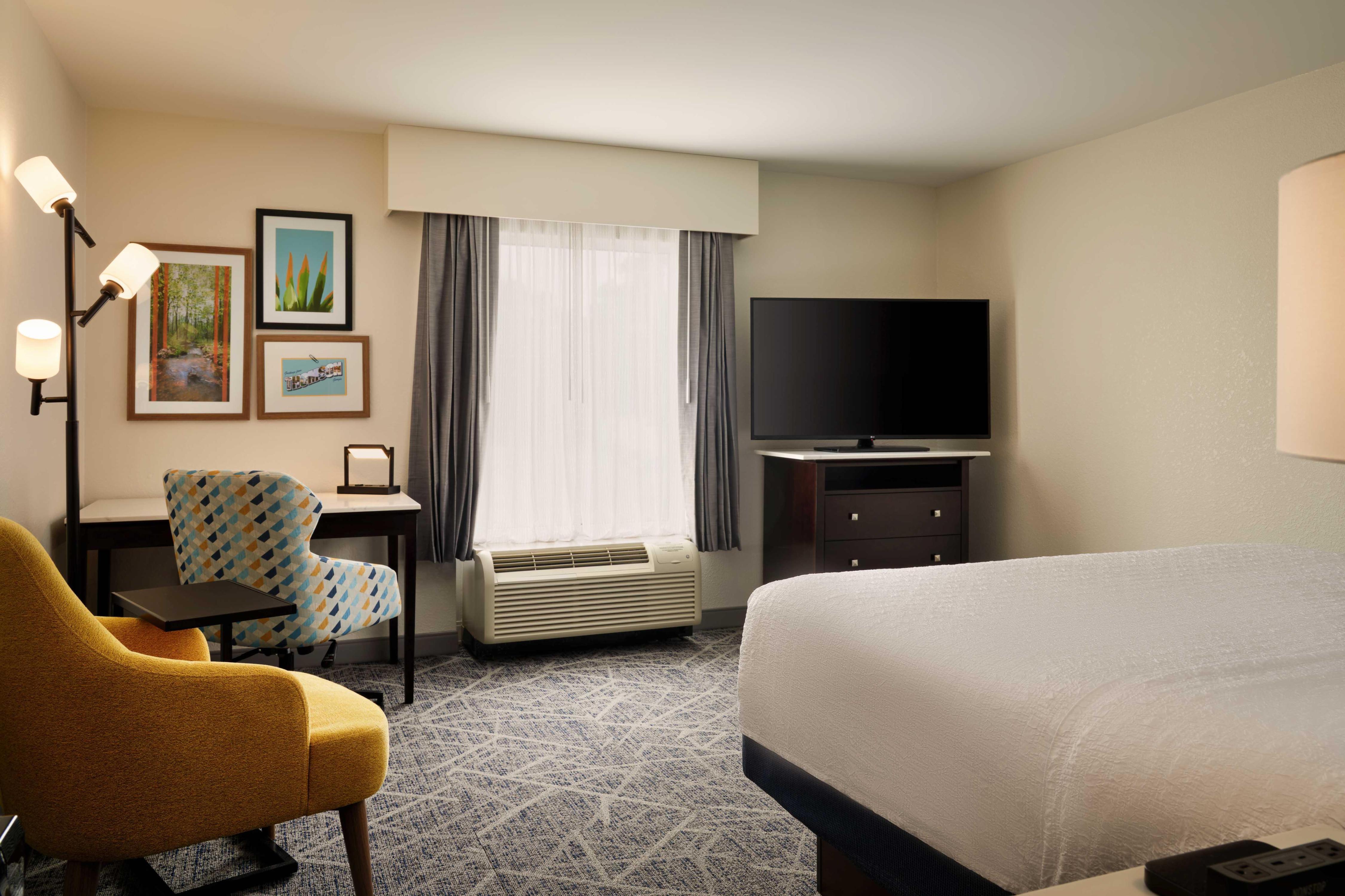 Hampton Inn by Hilton Thomson - Tap to explore photos