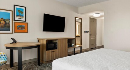 Hampton Inn & Suites by Hilton Port Richey Room Type - 1 KING ACC W TUB NON SMOK