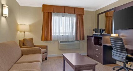Best Western Plus Dryden Hotel & Conference Centre Room Type - 1 Queen Bed, Non-Smoking, Ground Floor, Sofabed, Work Desk, Microwave And Refrigerator, Wi-Fi, Full Best Western Plus Dryden Hotel & Conference Centre Room Type - 1 Queen Bed, Non-Smoking, Ground Floor, Sofabed, Work Desk, Microwave And Refrigerator, Wi-Fi, Full