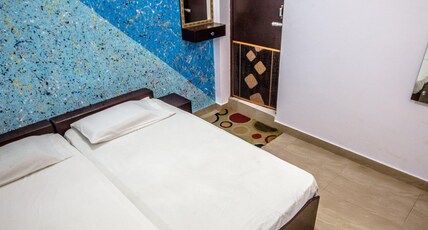 Friends Guest house And Hostel Room Type - Ac Deluxe room