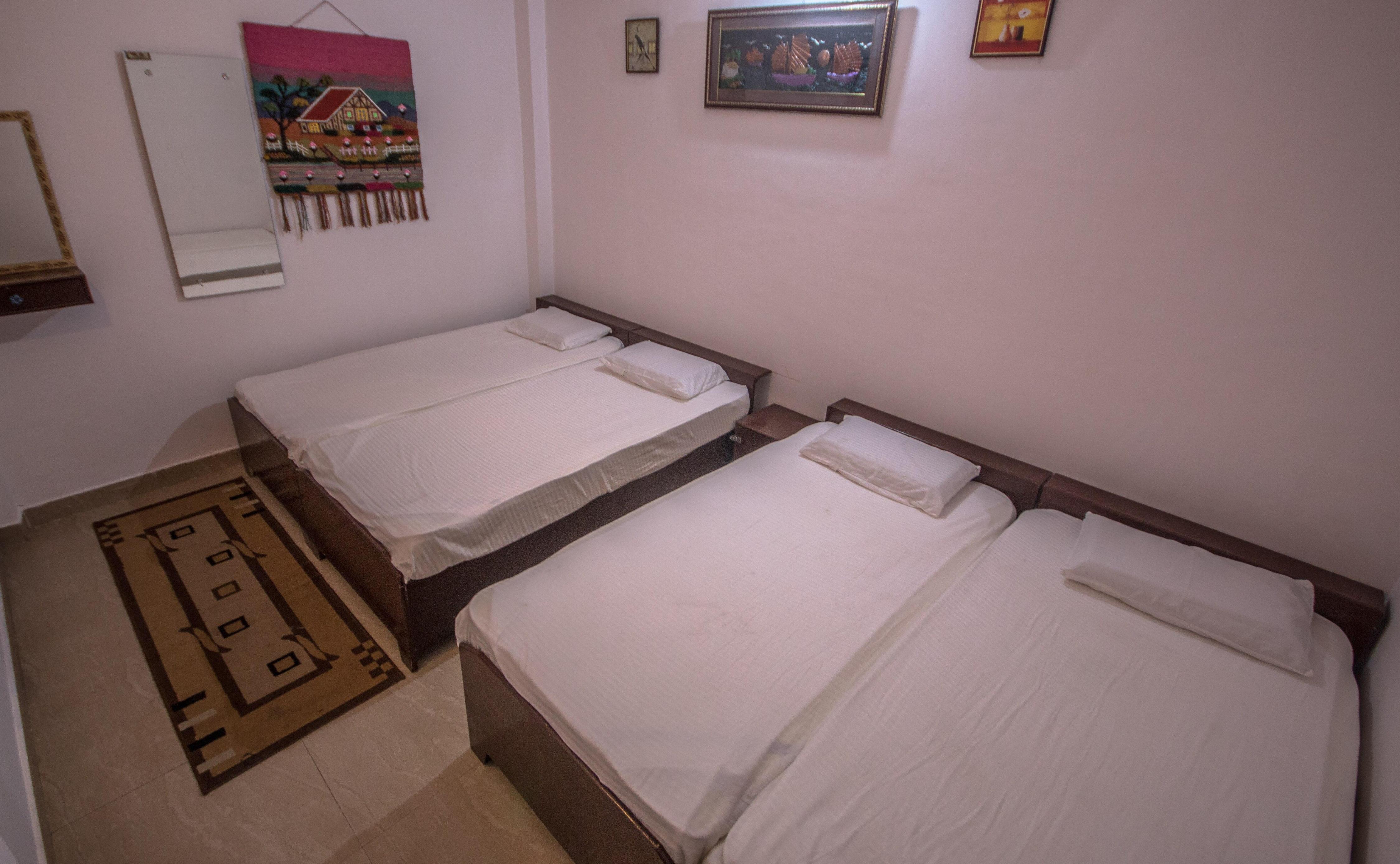 Friends Guest house And Hostel Room Type - Private Four Bed Family AC Room With Shared Washroom