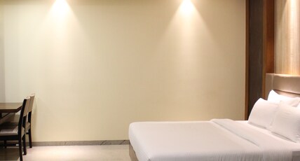 Hotel Silver Oak 7 Minutes Walk to Mahalaxmi Temple Room Type - Deluxe Mini Suit Ac