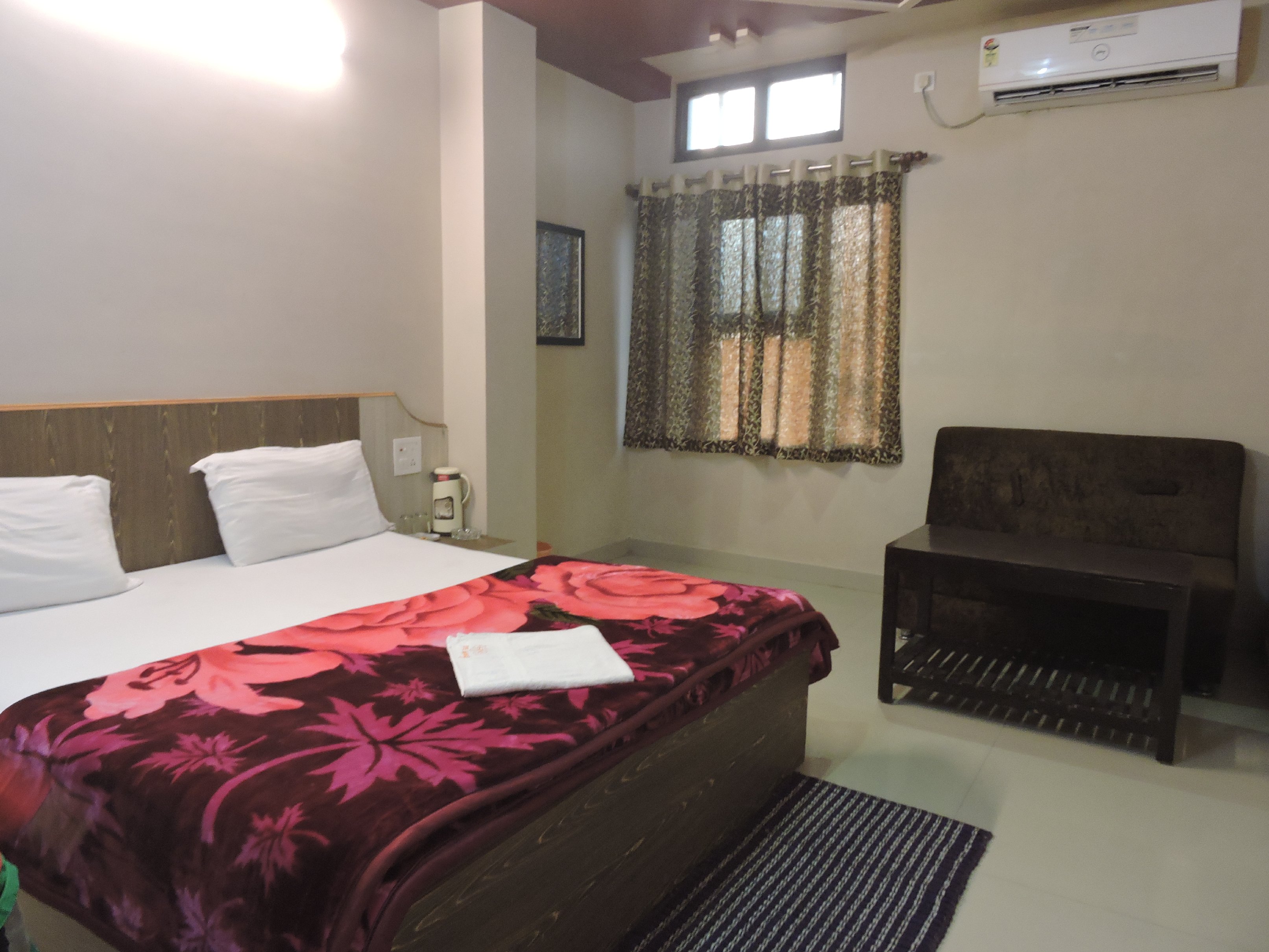 Hotel Manas - Tap to explore photos