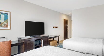 Hampton Inn & Suites by Hilton Bend Room Type - 2 QNS MICROWV FRIDGE NS
