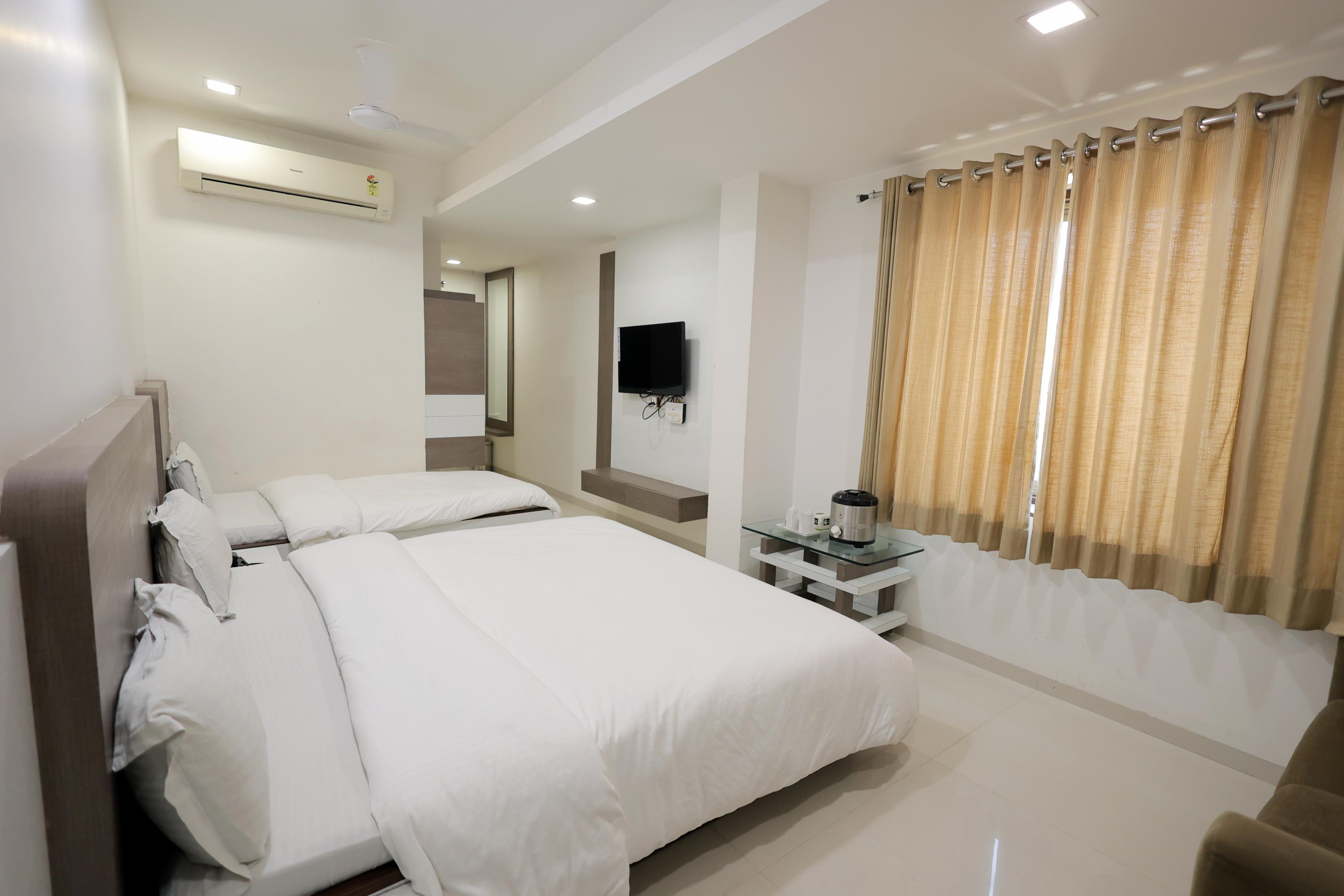 Hotel Grand Paradise Room Type - Deluxe Room