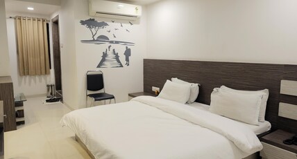 Hotel Grand Paradise Room Type - Executive Room Hotel Grand Paradise Room Type - Executive Room