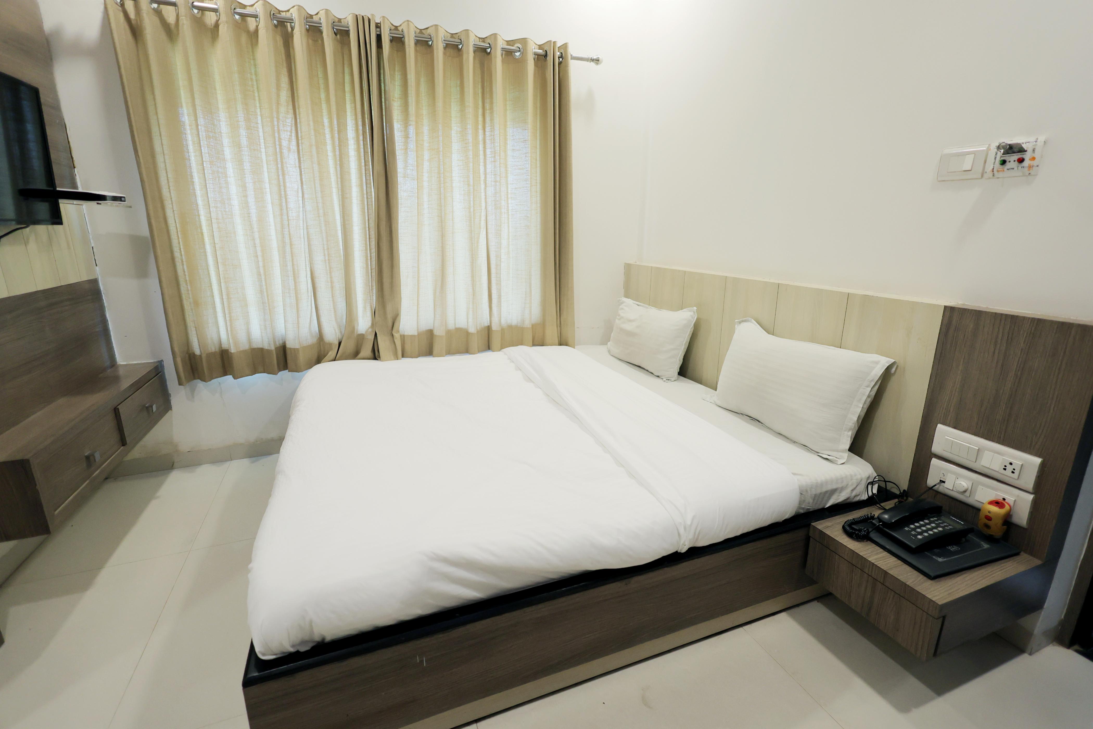 Hotel Grand Paradise Room Type - Classic Standard Room